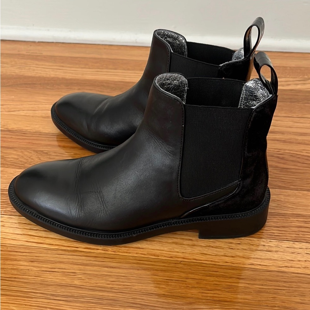 ZARA Woman Leather Chelsea Boot